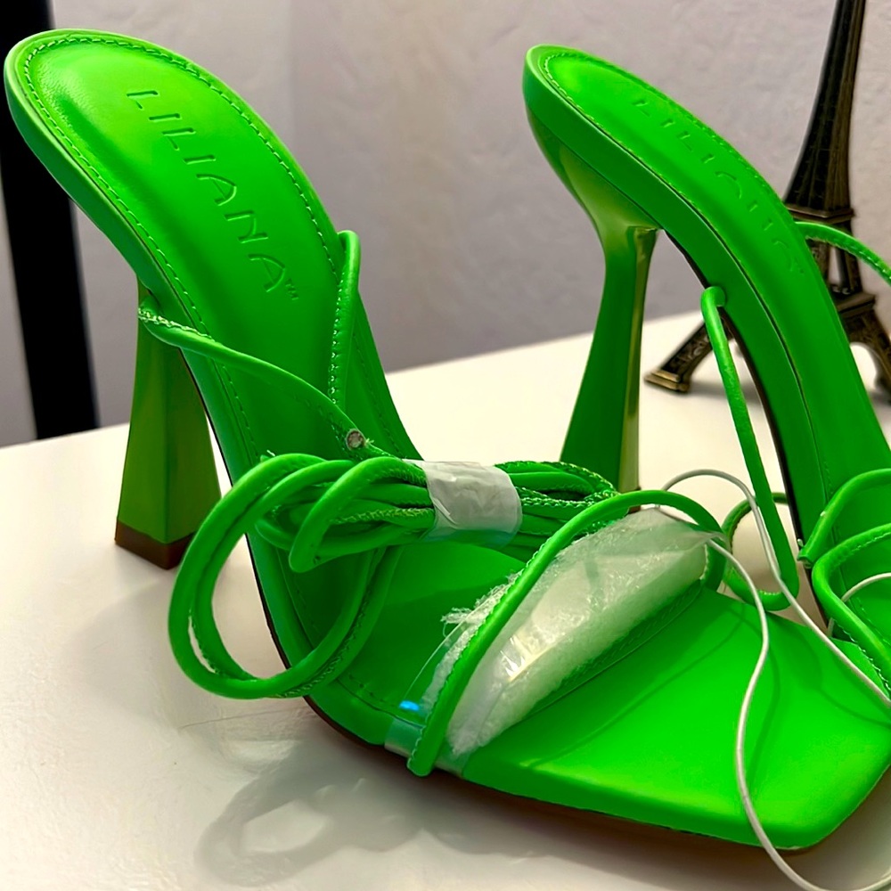 NWT trendy green strapy heels